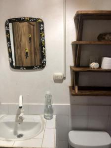 Ένα μπάνιο στο Viejamar B&B