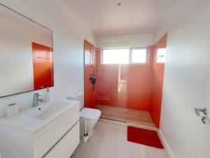 A bathroom at Private villa with pool in Lajares