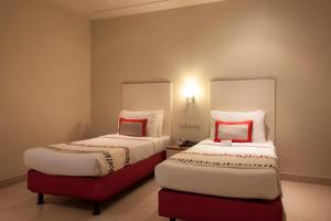 Letto o letti in una camera di Avalon Courtyard Residence Suites