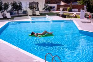 Bazén v ubytování Hotel Punta nebo v jeho okolí + 37 fotografií