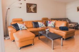 Posezení v ubytování Coraline -Koblach, 6-10 P, 3 Schlafzimmer, Küche, riesige Terrasse, Parkplatz, WiFi, Stellplatz Ski
