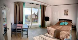 Posteľ alebo postele v izbe v ubytovaní Old Hill Residence Csopak