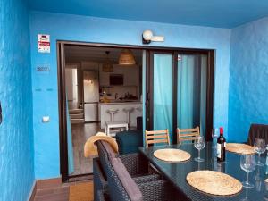 Küche/Küchenzeile in der Unterkunft VIVIENDA ÚNICA EN PRIMERA LÍNEA DE PLAYA