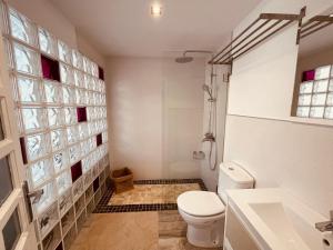 Ein Badezimmer in der Unterkunft VIVIENDA ÚNICA EN PRIMERA LÍNEA DE PLAYA