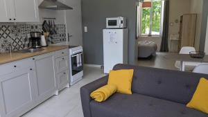 Kuchyň nebo kuchyňský kout v ubytování Au 157 - Locations Contrexéville
