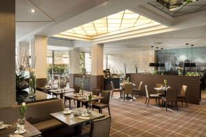 Reštaurácia alebo iné gastronomické zariadenie v ubytovaní Wyndham Grand Salzburg Conference Centre