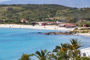 a view of a beach with people on it at CASA MAESTRALE - Vista mare Pittulongu - Sardegna - IUN R2217 in Olbia