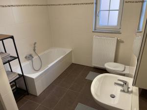 Koupelna v ubytování Apartment Mühlbach + 27 fotografií
