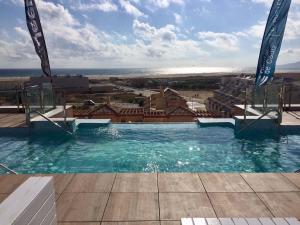 Bazén v ubytování Tarifa Lances by QHotels nebo v jeho okolí