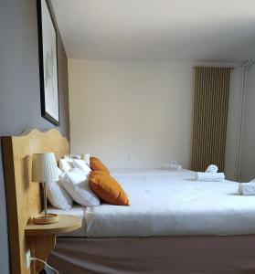 Voodi või voodid majutusasutuse Hôtel Aalborg toas