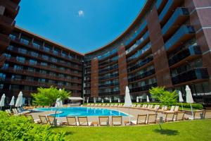 Bazén v ubytování Galeon Residence & SPA nebo v jeho okolí