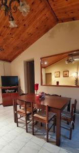 TV a/nebo společenská místnost v ubytování Cosy Country Style living