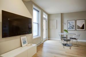 Gallery image of Explore Montreal from Sleek Contemporary Apartment by Den Stays in Montreal