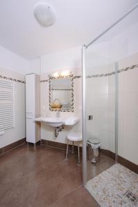 Ένα μπάνιο στο Brückenwirt's Ferienwohnung