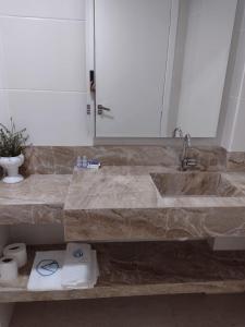 A bathroom at Antonio's Hotel e Spa - Airport