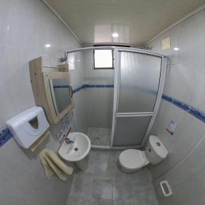 Ένα μπάνιο στο Apartamentos Aury +28 φωτογραφίες