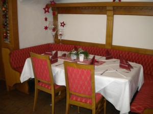 Restaurace v ubytování Sonnenhalde Landgasthof Bieg