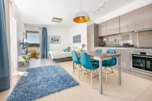 a kitchen and living room with a table and chairs at Villa del Mar Deluxe in Mali Lošinj