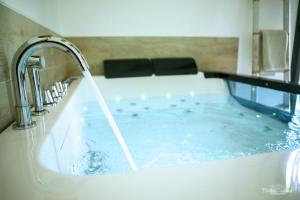Gambar di galeri bagi Villa CoCoon - Love room cocooning & 50 nuances di Cuges-les-Pins