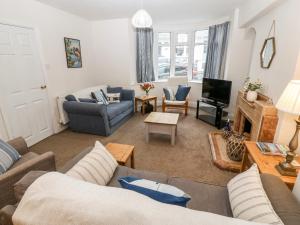 a living room with a couch and a tv at Avondale in Porthmadog