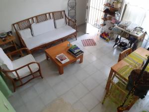 an overhead view of a living room with a couch and a table at Casa Luz Verde in Cancún