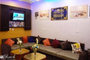 Μια τηλεόραση ή/και κέντρο ψυχαγωγίας στο The location Hotel