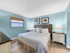 a bedroom with a large bed and a window at Newly Fully Updated and Modern, Short Walk to BEACH in Siesta Key