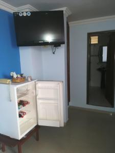 TV a/nebo společenská místnost v ubytování HOTEL COSTA DEL SOL FUSAGASUGa