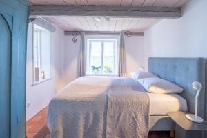 Un pat sau paturi într-o cameră la Reethüs Rosenkranz