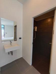 Salle de bains dans l'établissement ATTITUDE THE RESORT