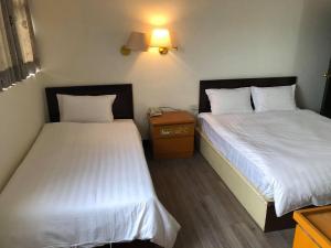 Postel nebo postele na pokoji v ubytování 金麗麗大飯店