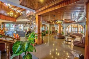 Area soggiorno di Hotel Kanishka Manali - 200m from Mall Road
