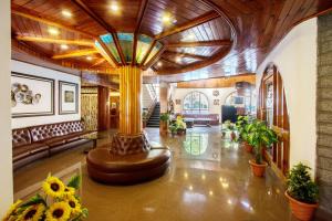 Area soggiorno di Hotel Kanishka Manali - 200m from Mall Road