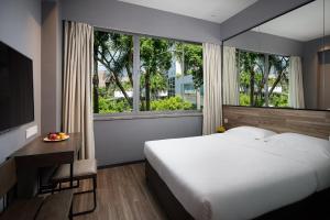 Postel nebo postele na pokoji v ubytování 有集城市客栈锦绣中华店Unijoy Cityinn Splendid China Shenzhen