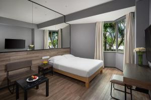 TV a/nebo společenská místnost v ubytování 有集城市客栈锦绣中华店Unijoy Cityinn Splendid China Shenzhen