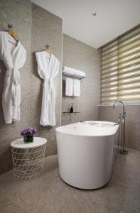 Bilik mandi di 有集城市客栈锦绣中华店Unijoy Cityinn Splendid China Shenzhen