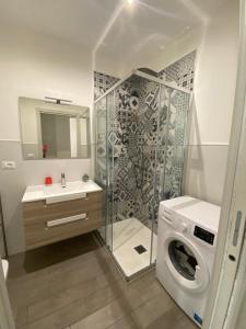 a bathroom with a washing machine and a sink at Gianluca Apartments 7A in Finale Ligure