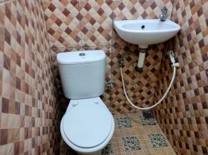 Kamar mandi di Hotel Arjuna Sari Bandungan