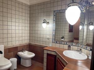A bathroom at APARTAMENTO TURISTICO MILLAN