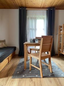 Łóżko lub łóżka w pokoju w obiekcie Haus Sperleiten