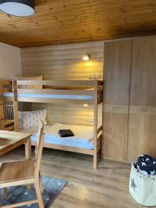Łóżko lub łóżka w pokoju w obiekcie Haus Sperleiten