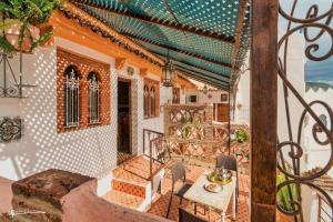A balcony or terrace at Casa Hassan