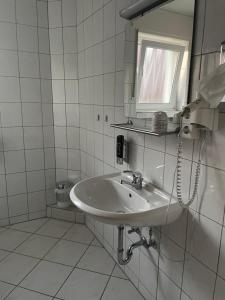A bathroom at Lippborger-Hof