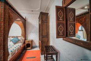A bed or beds in a room at Casa Hassan