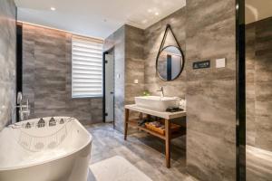 Bilik mandi di 有集城市客栈锦绣中华店Unijoy Cityinn Splendid China Shenzhen