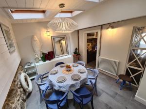 a dining room with a table and chairs and a chandelier at Casa Escarapote in Boiro