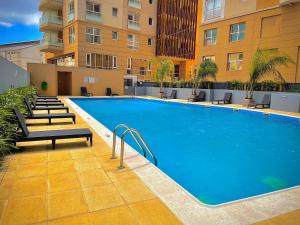 בריכת השחייה שנמצאת ב-Bentley Holiday Apartments - West One או באזור