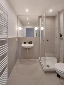 a bathroom with a shower and a sink and a toilet at limehome Darmstadt Wilhelminenstraße - Digital Access in Darmstadt