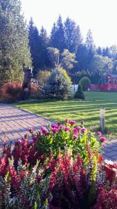 Ein Garten an der Unterkunft Wellness Simply Relax - Chopok- privátna vírivka, sauna