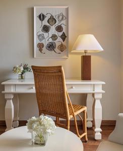 a living room with a table, chairs and a lamp at H10 Salauris Palace in Salou